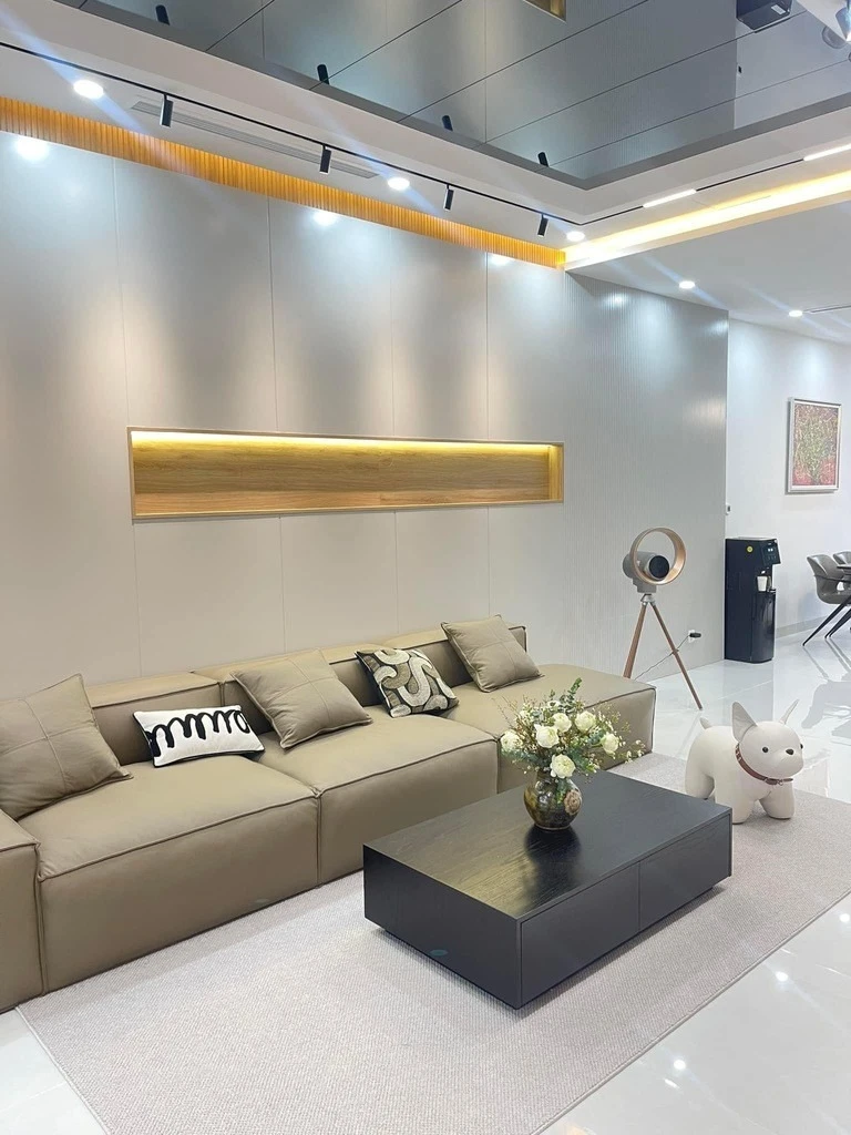 Ca sĩ SN 1990 bỏ phố về quê: Rời chung cư cao tầng để ở biệt thự mặt đất, nằm gần biển Nha Trang Ca sĩ SN 1990 bỏ phố về quê: Rời chung cư cao tầng để ở biệt thự mặt đất, nằm gần biển Nha Trang