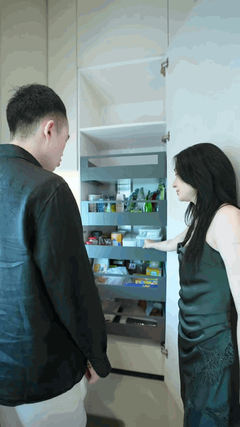 Ca sĩ Việt 34 tuổi làm mẹ đơn thân, sống cùng con gái trong penthouse 214m² Ca sĩ Việt 34 tuổi làm mẹ đơn thân, sống cùng con gái trong penthouse 214m²