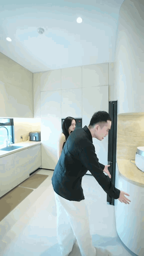 Ca sĩ Việt 34 tuổi làm mẹ đơn thân, sống cùng con gái trong penthouse 214m² Ca sĩ Việt 34 tuổi làm mẹ đơn thân, sống cùng con gái trong penthouse 214m²