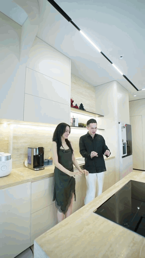 Ca sĩ Việt 34 tuổi làm mẹ đơn thân, sống cùng con gái trong penthouse 214m² Ca sĩ Việt 34 tuổi làm mẹ đơn thân, sống cùng con gái trong penthouse 214m²
