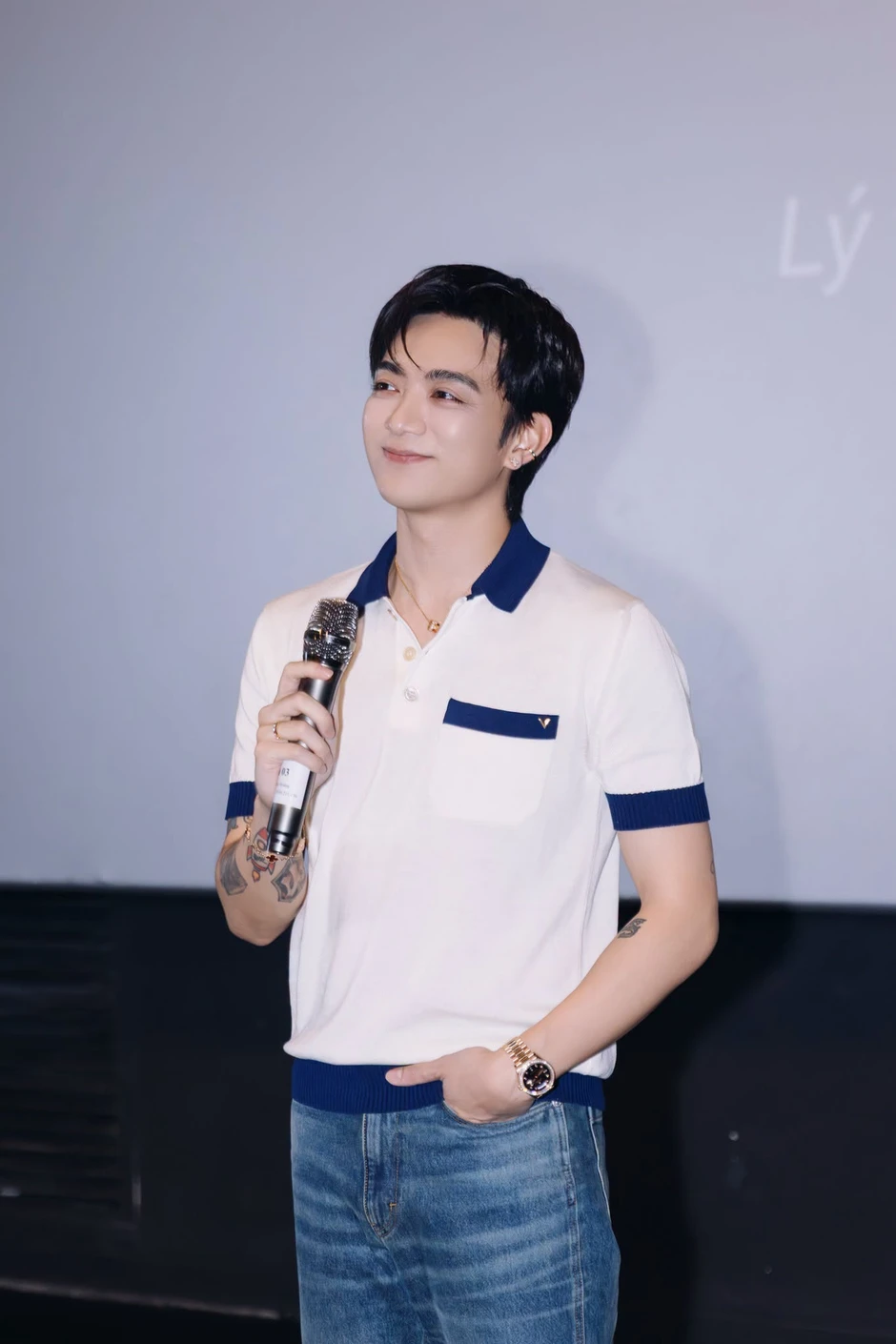 Ca sĩ Việt hát 5 bài nhận 2 tỷ đồng: 5 tuổi đã đi diễn quốc tế, doanh thu phim concert cao nhất mọi thời đại Ca sĩ Việt hát 5 bài nhận 2 tỷ đồng: 5 tuổi đã đi diễn quốc tế, doanh thu phim concert cao nhất mọi thời đại