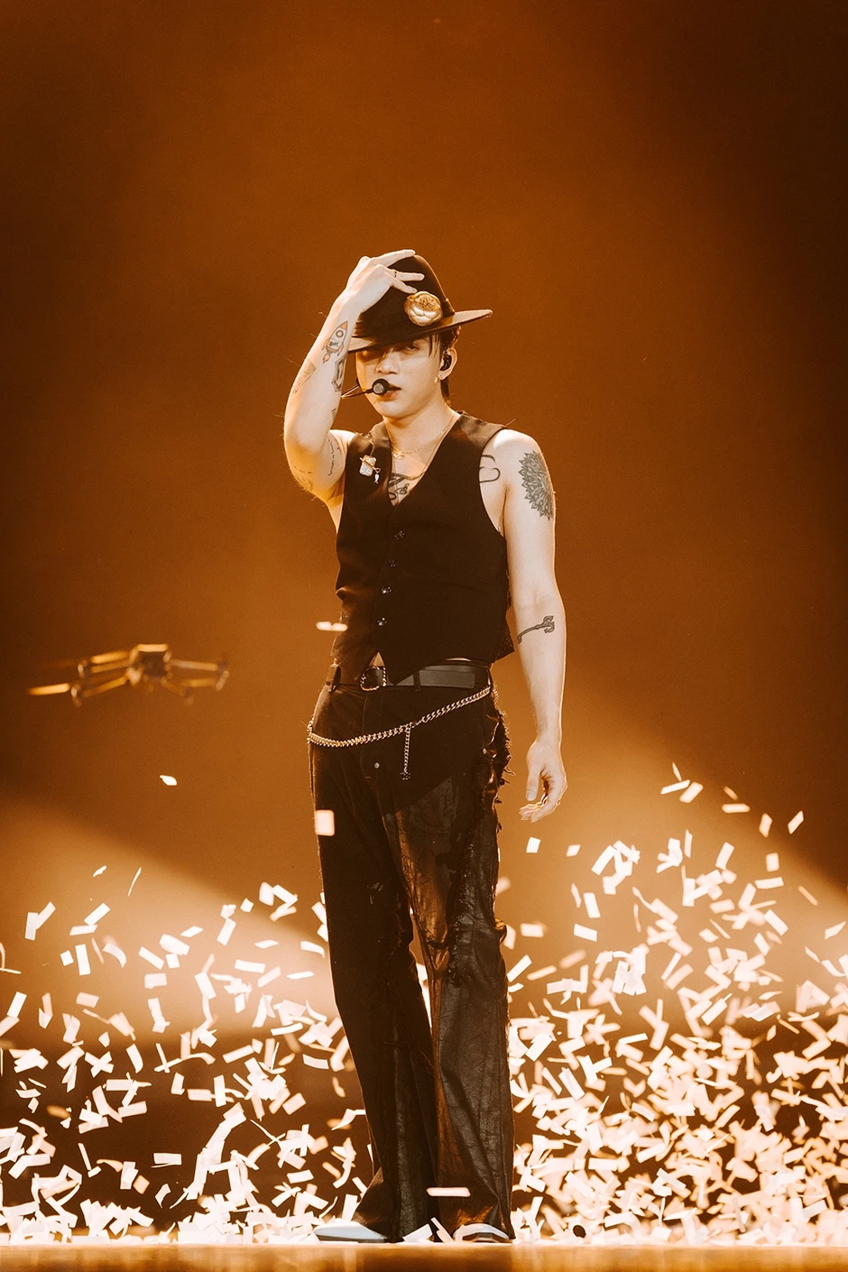 Ca sĩ Việt hát 5 bài nhận 2 tỷ đồng: 5 tuổi đã đi diễn quốc tế, doanh thu phim concert cao nhất mọi thời đại Ca sĩ Việt hát 5 bài nhận 2 tỷ đồng: 5 tuổi đã đi diễn quốc tế, doanh thu phim concert cao nhất mọi thời đại