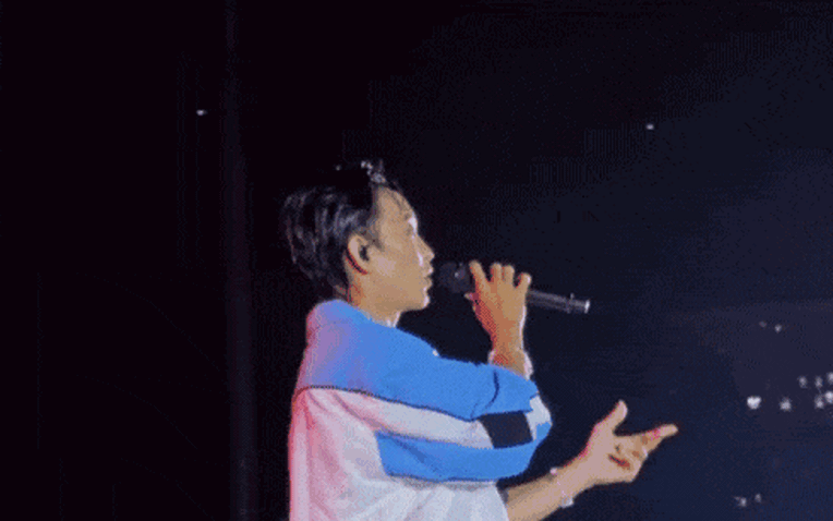 Ca sĩ Việt là con trai Phó Giáo sư - Tiến sĩ Giáo dục học: Đụng tay ra hit, làm show nào cháy vé show đấy