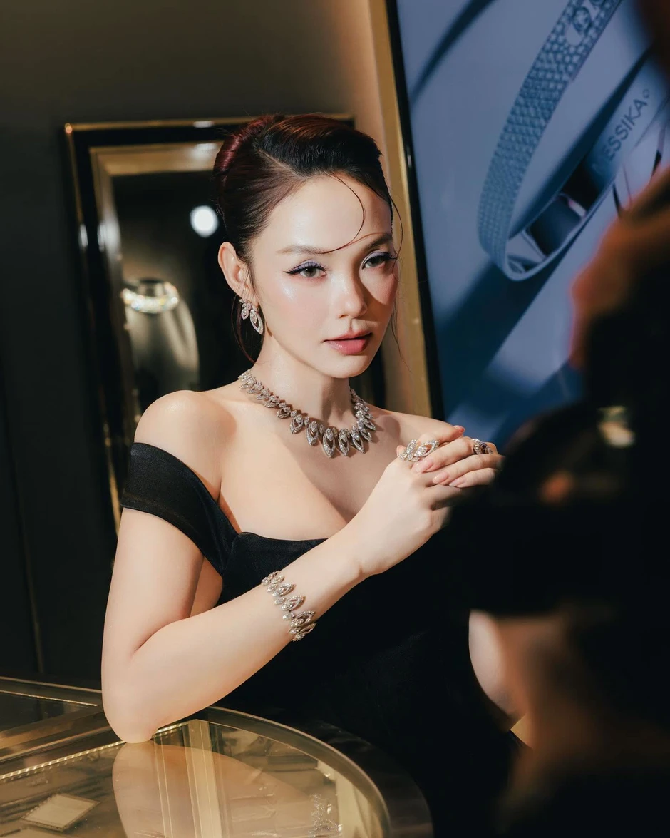 Ca sĩ Việt ngồi vài phút đút túi cả tỷ đồng, lấy chồng đại gia được cưng như bà hoàng Ca sĩ Việt ngồi vài phút đút túi cả tỷ đồng, lấy chồng đại gia được cưng như bà hoàng