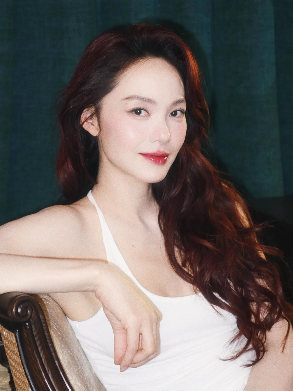 Ca sĩ Việt ngồi vài phút đút túi cả tỷ đồng, lấy chồng đại gia được cưng như bà hoàng Ca sĩ Việt ngồi vài phút đút túi cả tỷ đồng, lấy chồng đại gia được cưng như bà hoàng