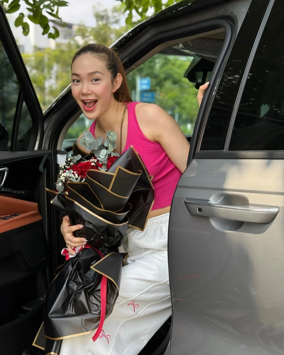 Ca sĩ Việt ngồi vài phút đút túi cả tỷ đồng, lấy chồng đại gia được cưng như bà hoàng Ca sĩ Việt ngồi vài phút đút túi cả tỷ đồng, lấy chồng đại gia được cưng như bà hoàng