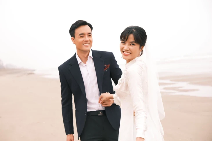 Các cặp vợ chồng đóng chung một phim truyền hình: Nhiều lúc nhịn cười khi quay Các cặp vợ chồng đóng chung một phim truyền hình: Nhiều lúc nhịn cười khi quay