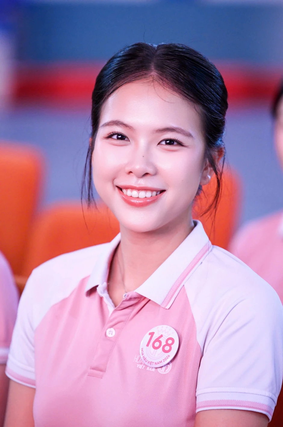 Các cô gái Hoa hậu Việt Nam đón Trung thu ở Vân Đồn