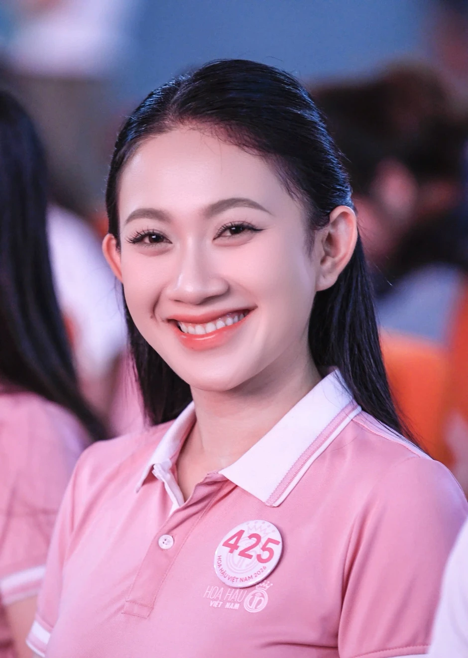 Các cô gái Hoa hậu Việt Nam đón Trung thu ở Vân Đồn
