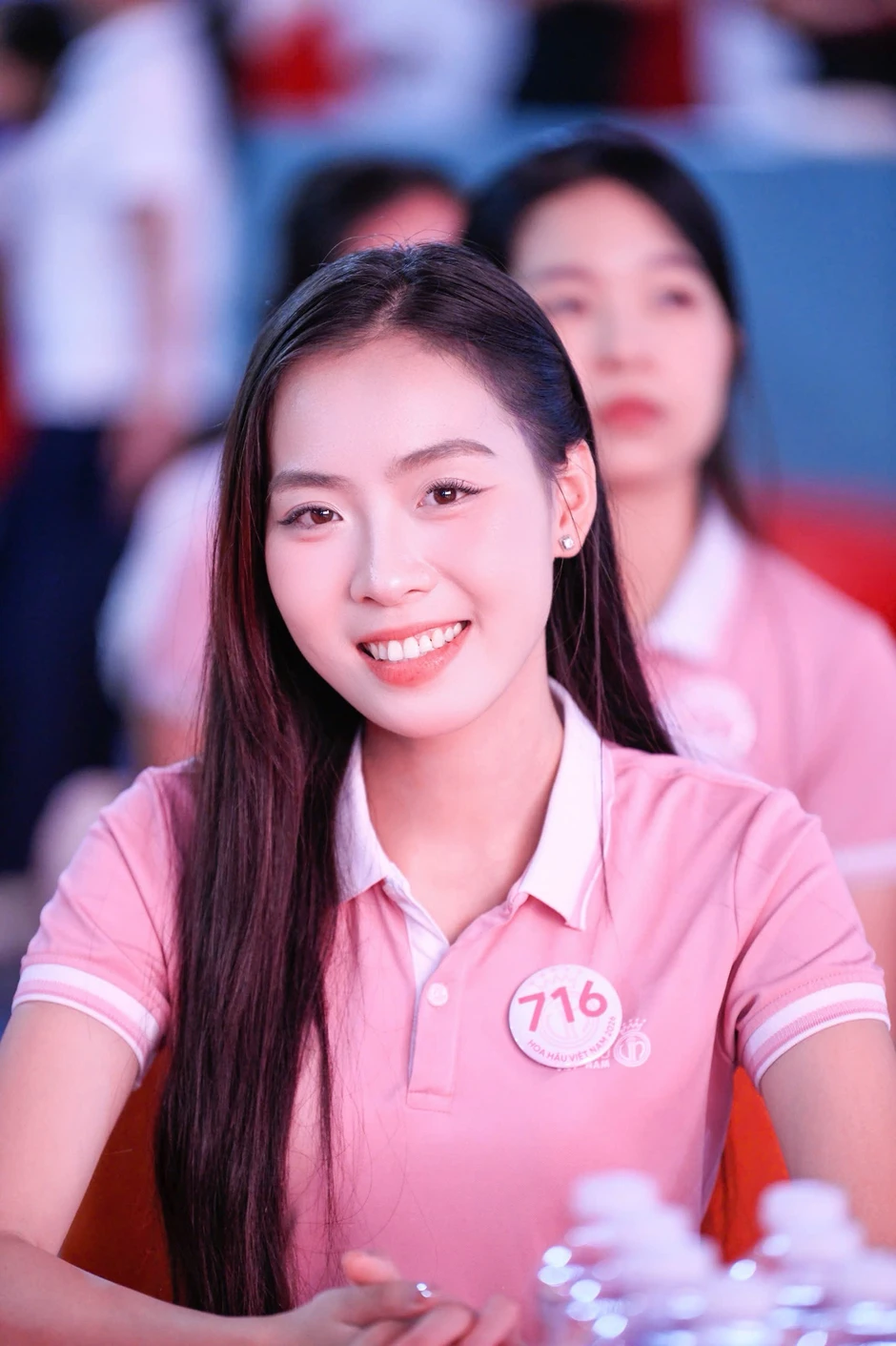 Các cô gái Hoa hậu Việt Nam đón Trung thu ở Vân Đồn