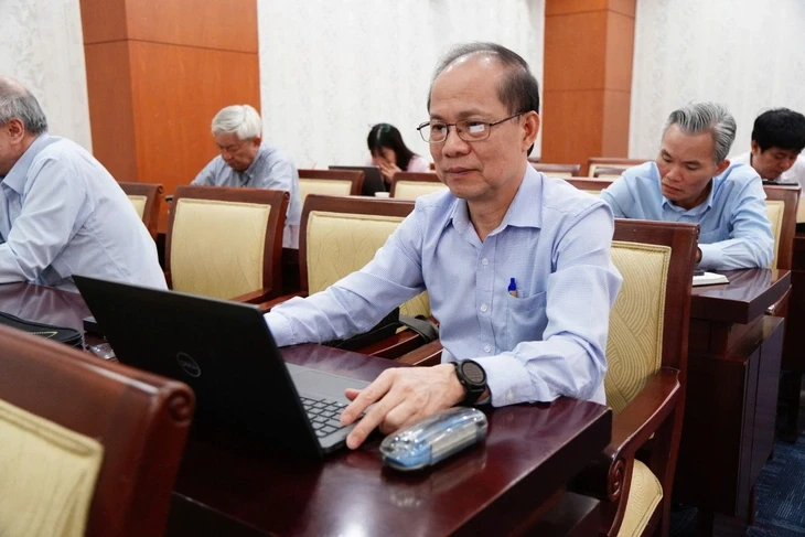 Cán bộ, đảng viên phải nêu gương về đạo đức, văn hóa Cán bộ, đảng viên phải nêu gương về đạo đức, văn hóa