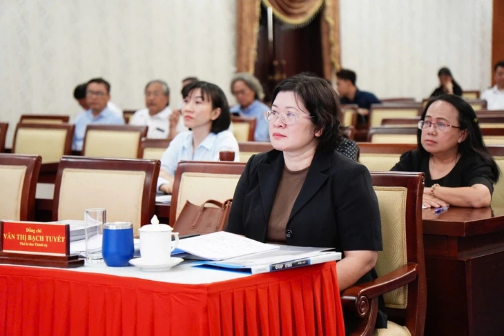 Cán bộ, đảng viên phải nêu gương về đạo đức, văn hóa Cán bộ, đảng viên phải nêu gương về đạo đức, văn hóa