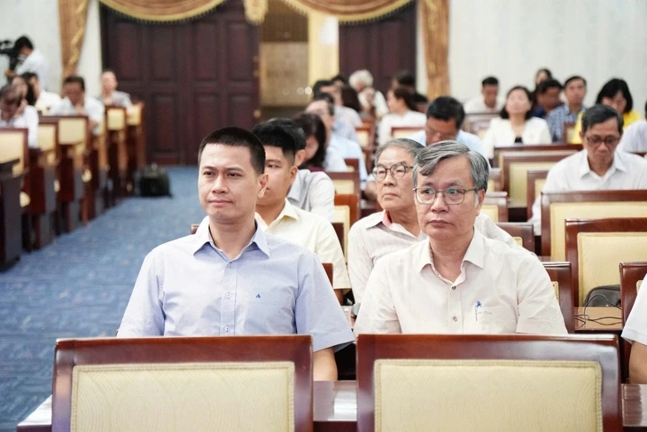 Cán bộ, đảng viên phải nêu gương về đạo đức, văn hóa Cán bộ, đảng viên phải nêu gương về đạo đức, văn hóa