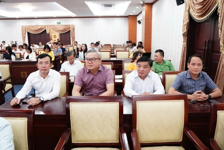 Cán bộ, đảng viên phải nêu gương về đạo đức, văn hóa Cán bộ, đảng viên phải nêu gương về đạo đức, văn hóa