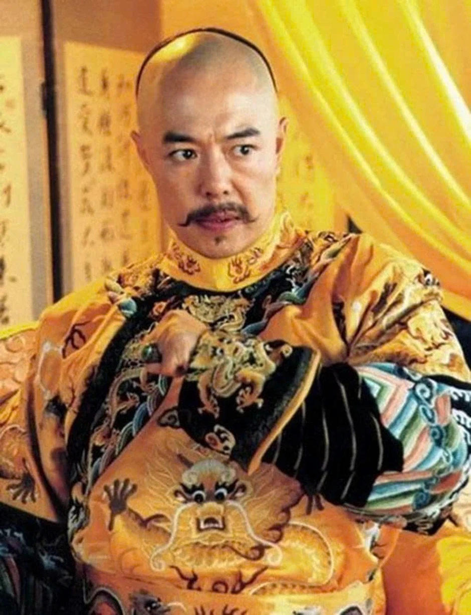 'Càn Long' Trương Thiết Lâm phải ngồi xe lăn ở tuổi 69 'Càn Long' Trương Thiết Lâm phải ngồi xe lăn ở tuổi 69