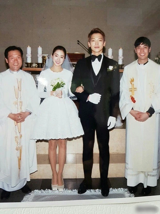 Cảnh tượng đáng lo ngại của vợ chồng Kim Tae Hee - Bi Rain tại nhà riêng 90 tỷ Cảnh tượng đáng lo ngại của vợ chồng Kim Tae Hee - Bi Rain tại nhà riêng 90 tỷ