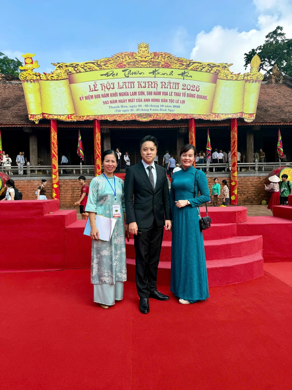 Cậu bé Việt kiều bị bỏ rơi ngay ngày đầu về nước, 18 năm sau thành bậc thầy cổ trang trăm tỷ của Vbiz Cậu bé Việt kiều bị bỏ rơi ngay ngày đầu về nước, 18 năm sau thành bậc thầy cổ trang trăm tỷ của Vbiz