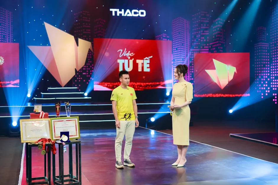 Câu chuyện về những con người không chịu đầu hàng “bóng tối” trong Việc tử tế tháng 8 Câu chuyện về những con người không chịu đầu hàng “bóng tối” trong Việc tử tế tháng 8