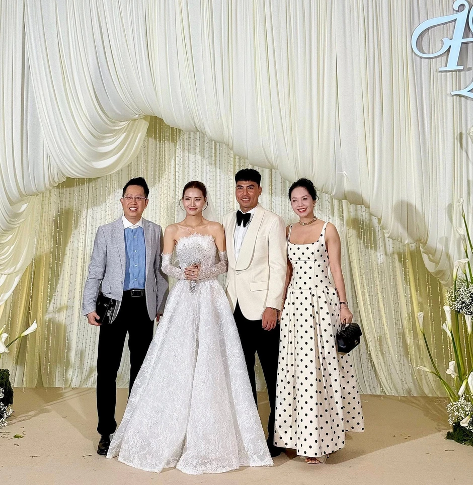 Cầu thủ Đức Huy khiến MC Huyền Trang khóc nức nở Cầu thủ Đức Huy khiến MC Huyền Trang khóc nức nở
