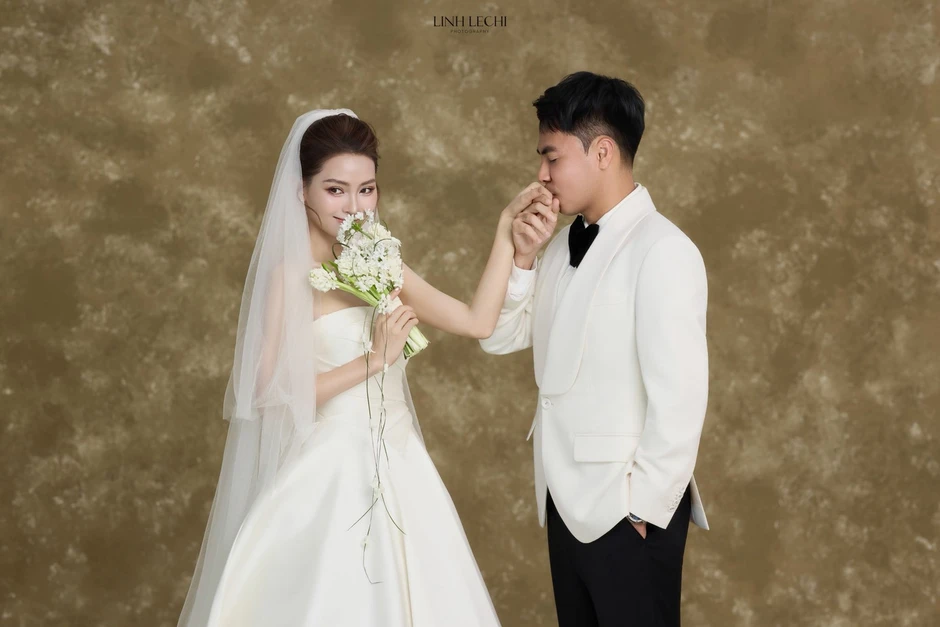 Cầu thủ Đức Huy khiến MC Huyền Trang khóc nức nở Cầu thủ Đức Huy khiến MC Huyền Trang khóc nức nở