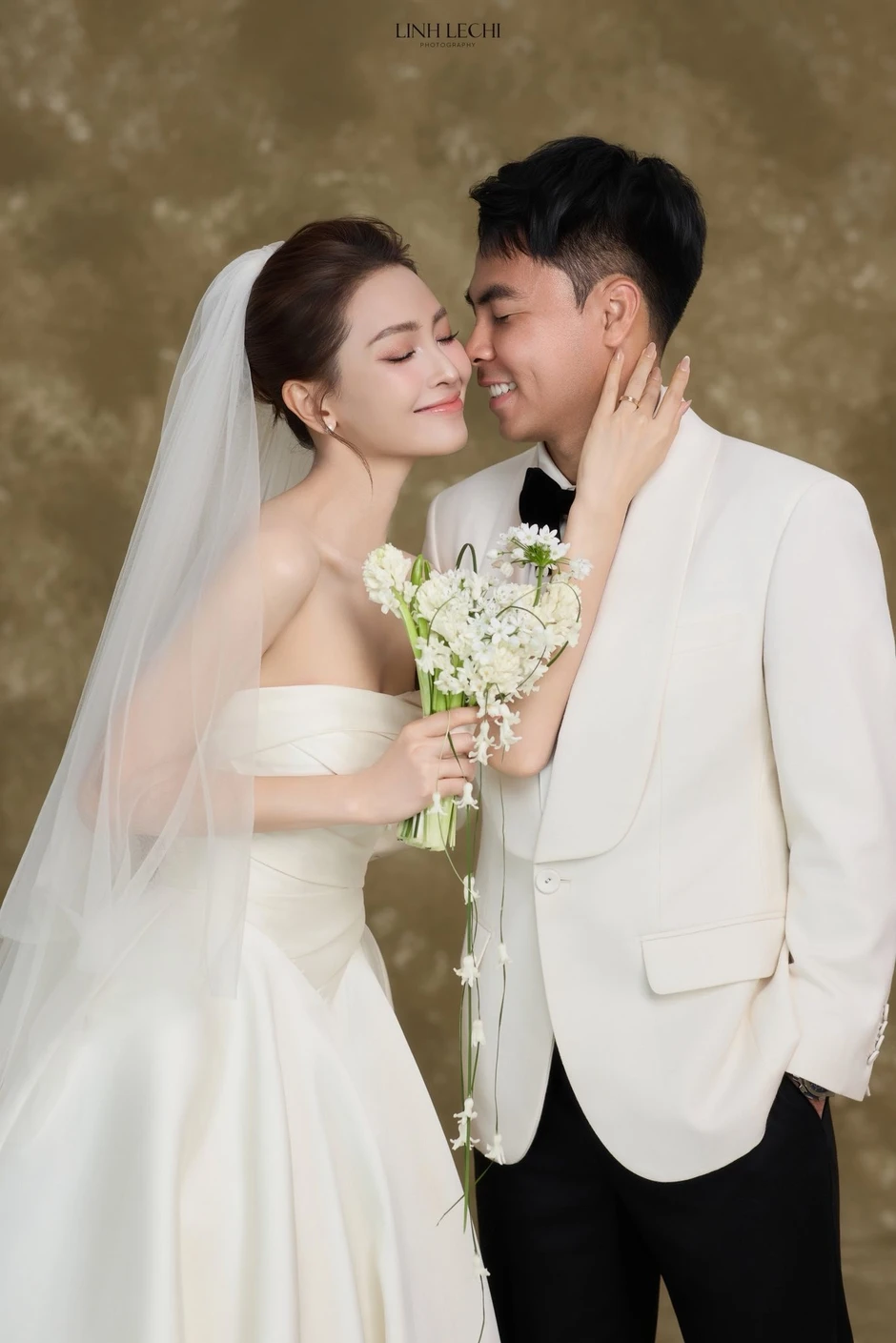 Cầu thủ Đức Huy khiến MC Huyền Trang khóc nức nở Cầu thủ Đức Huy khiến MC Huyền Trang khóc nức nở
