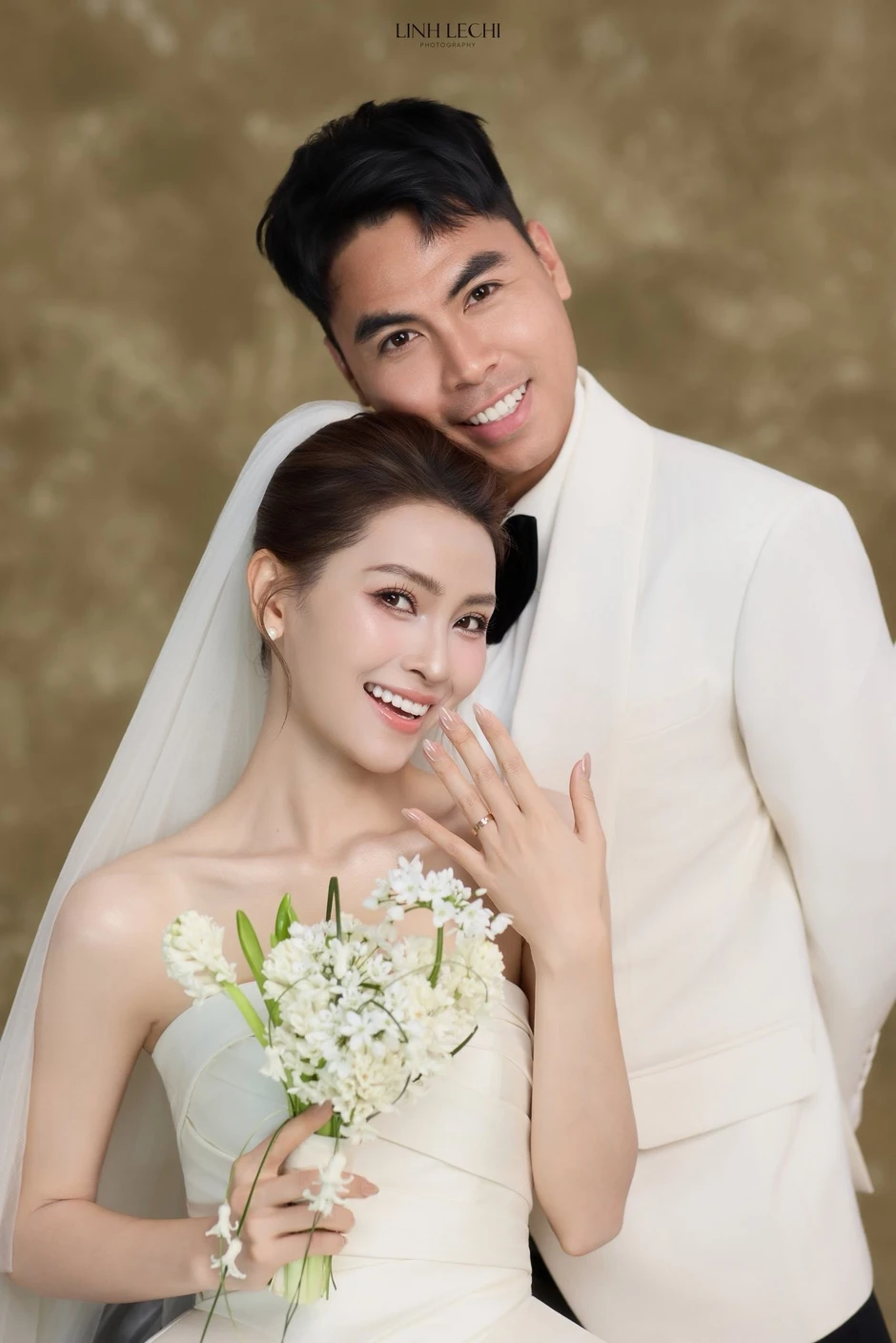 Cầu thủ Đức Huy khiến MC Huyền Trang khóc nức nở Cầu thủ Đức Huy khiến MC Huyền Trang khóc nức nở