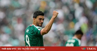 Cầu thủ từng nứt hộp sọ bật khóc sau khi giúp Mexico thắng Nam Phi