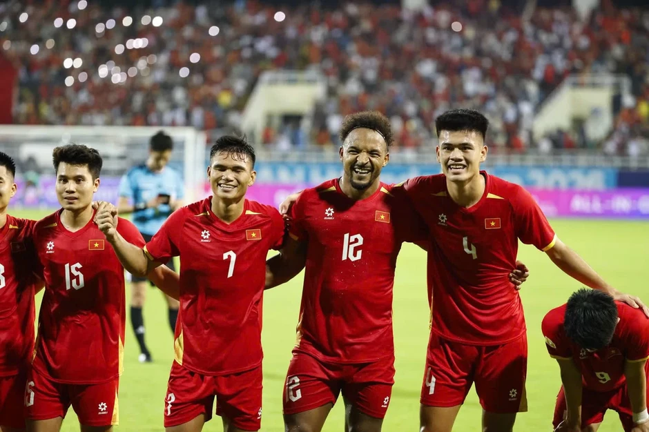 Cầu thủ tuyển Việt Nam cao gần 2 m nổi bật ở khai mạc ASIAD 2026