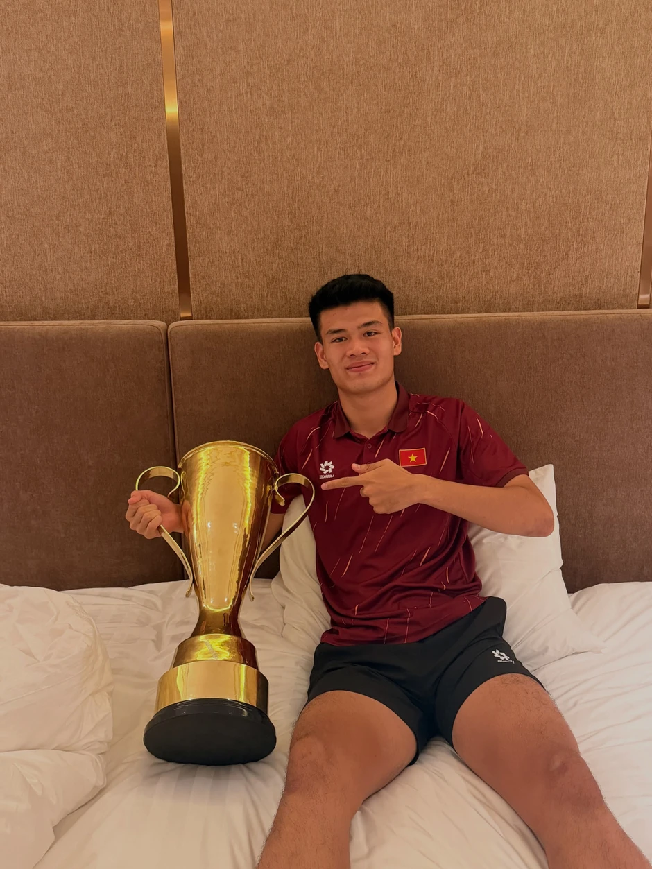 Cầu thủ tuyển Việt Nam cao gần 2 m nổi bật ở khai mạc ASIAD 2026