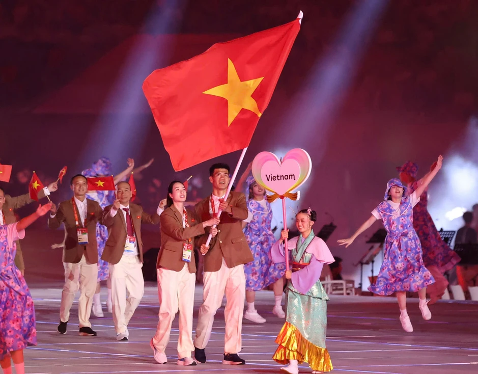 Cầu thủ tuyển Việt Nam cao gần 2 m nổi bật ở khai mạc ASIAD 2026