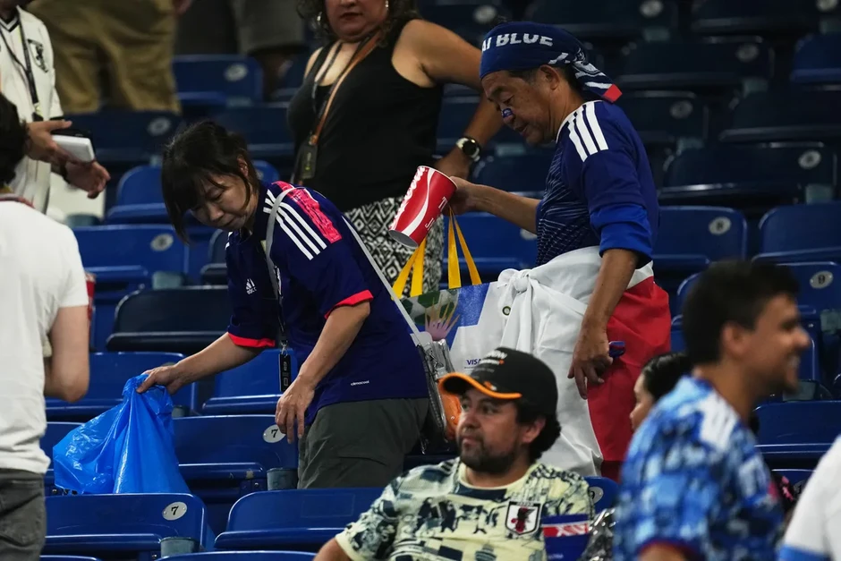 CĐV Nhật Bản lại "gây thương nhớ" tại FIFA World Cup 2026™ CĐV Nhật Bản lại "gây thương nhớ" tại FIFA World Cup 2026™