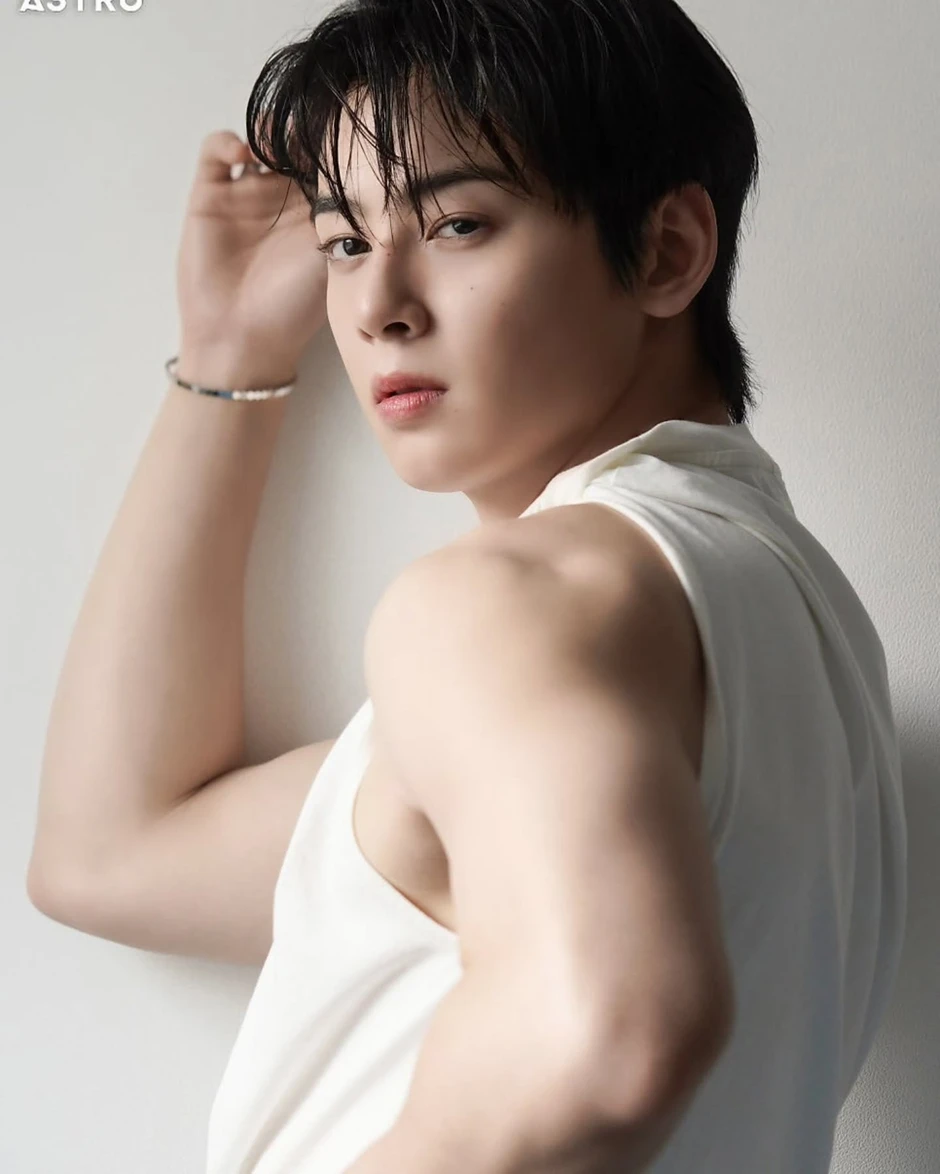 Cha Eun Woo ngang nhiên bào tiền fan giữa ồn ào trốn thuế chấn động? Cha Eun Woo ngang nhiên bào tiền fan giữa ồn ào trốn thuế chấn động?