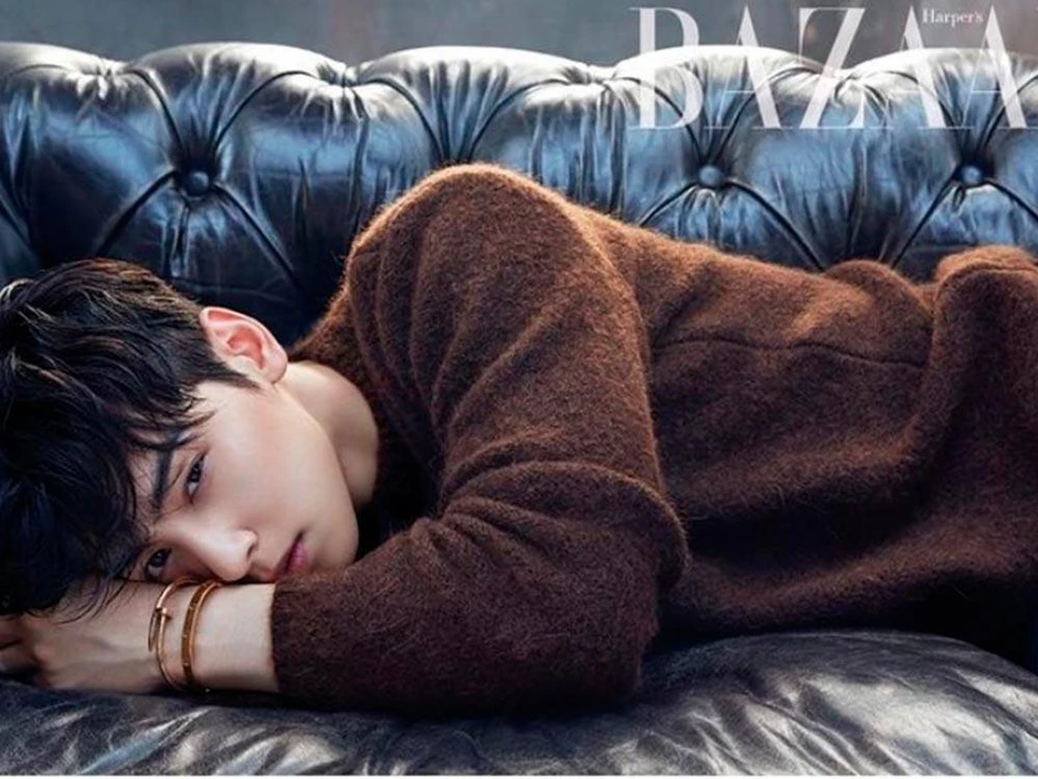 Cha Eun Woo ngang nhiên bào tiền fan giữa ồn ào trốn thuế chấn động? Cha Eun Woo ngang nhiên bào tiền fan giữa ồn ào trốn thuế chấn động?