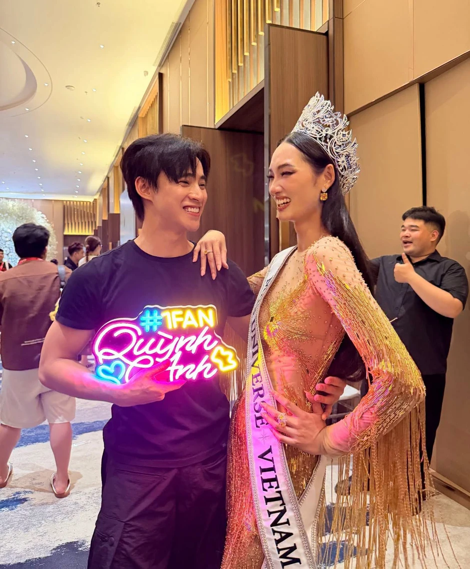 Chàng trai yêu Hoa hậu Nguyễn Quỳnh Anh: Thấp hơn bạn gái 10cm, chuyện tình “gây bão” Chàng trai yêu Hoa hậu Nguyễn Quỳnh Anh: Thấp hơn bạn gái 10cm, chuyện tình “gây bão”