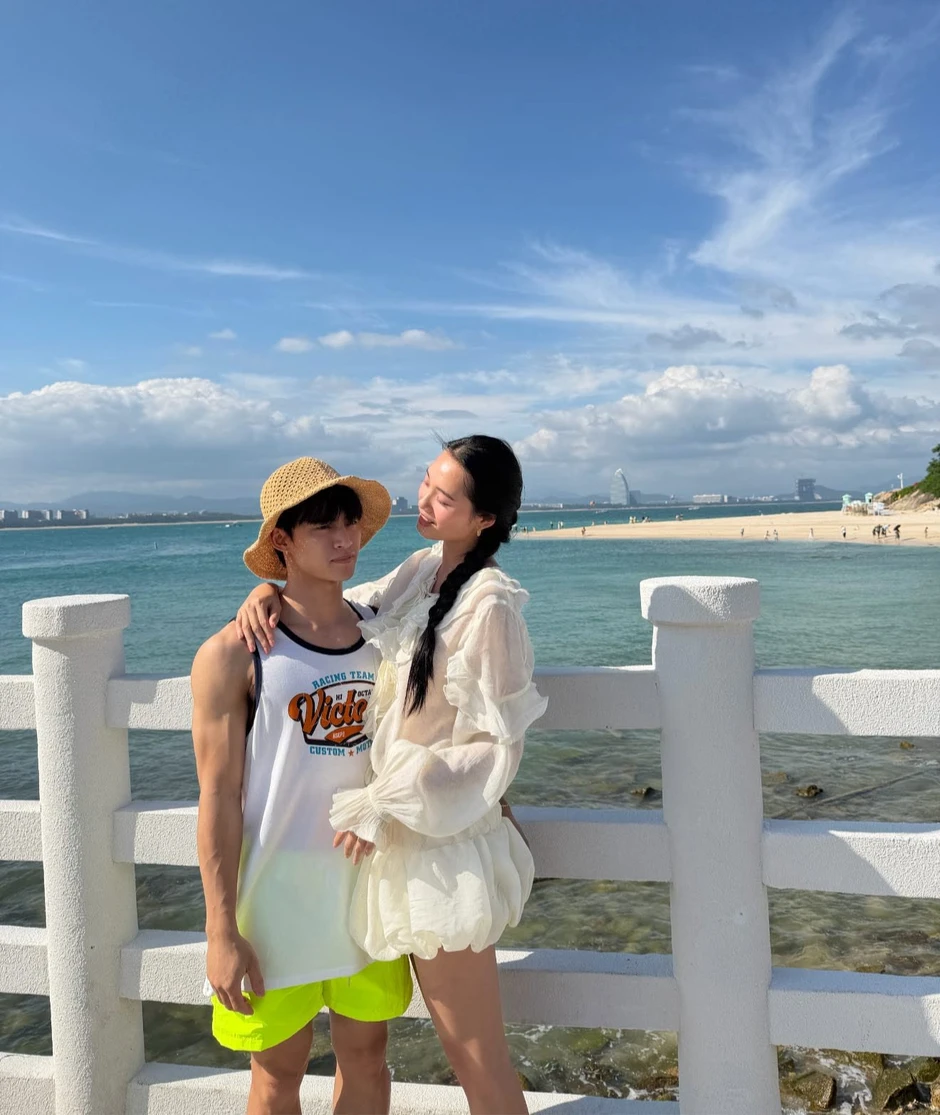 Chàng trai yêu Hoa hậu Nguyễn Quỳnh Anh: Thấp hơn bạn gái 10cm, chuyện tình “gây bão” Chàng trai yêu Hoa hậu Nguyễn Quỳnh Anh: Thấp hơn bạn gái 10cm, chuyện tình “gây bão”