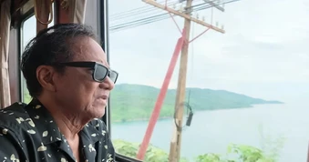 Chế Linh đi tàu qua đèo Hải Vân: "Non sông đất nước hùng vĩ quá"