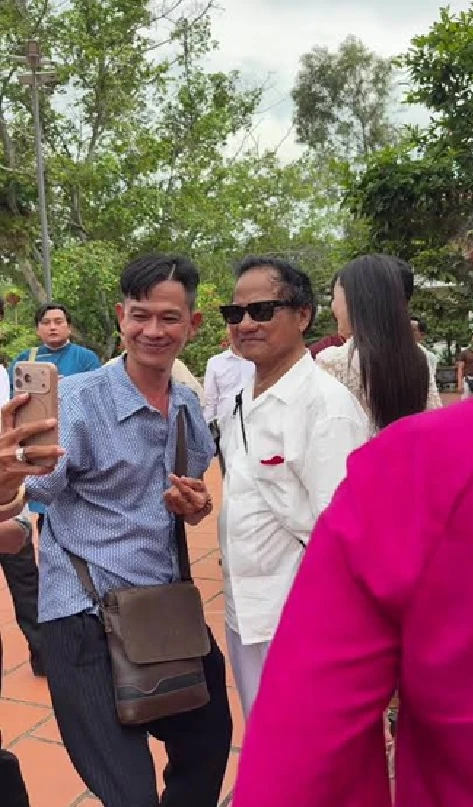 Chế Linh: "Rất phức tạp, không thể chấp nhận được" Chế Linh: "Rất phức tạp, không thể chấp nhận được"
