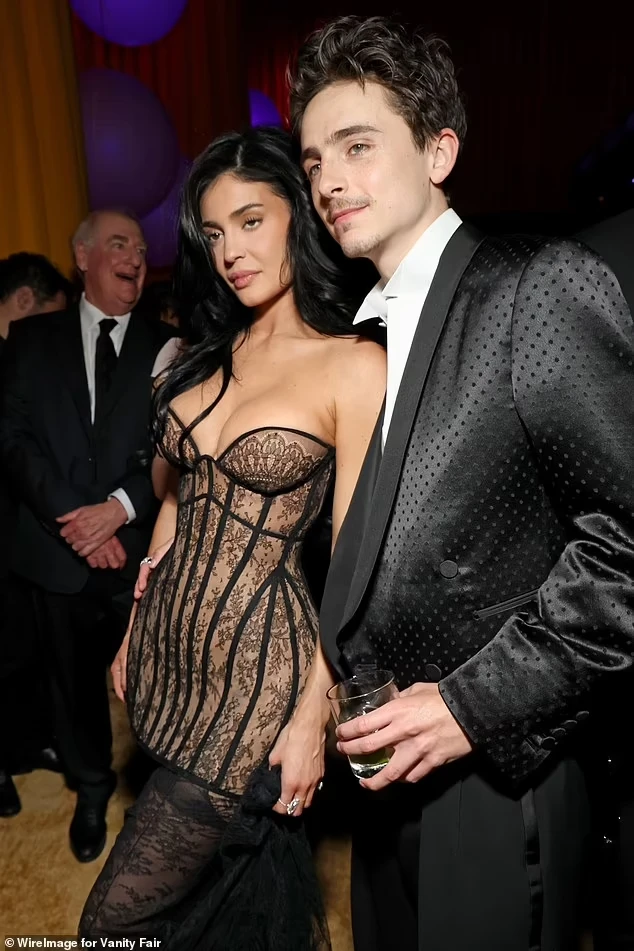 Chị chồng em dâu bất hòa nhất Oscar 2026: Chị gái Timothée Chalamet ghét Kylie Jenner ra mặt, còn chẳng thèm để đối phương vào tầm mắt? Chị chồng em dâu bất hòa nhất Oscar 2026: Chị gái Timothée Chalamet ghét Kylie Jenner ra mặt, còn chẳng thèm để đối phương vào tầm mắt?
