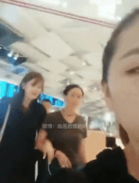 Chị đại The Voice bắt trợ lý đứng quạt hàng giờ đồng hồ vì sợ nóng, lật giở "bệnh án ngôi sao" mà phát hoảng Chị đại The Voice bắt trợ lý đứng quạt hàng giờ đồng hồ vì sợ nóng, lật giở "bệnh án ngôi sao" mà phát hoảng