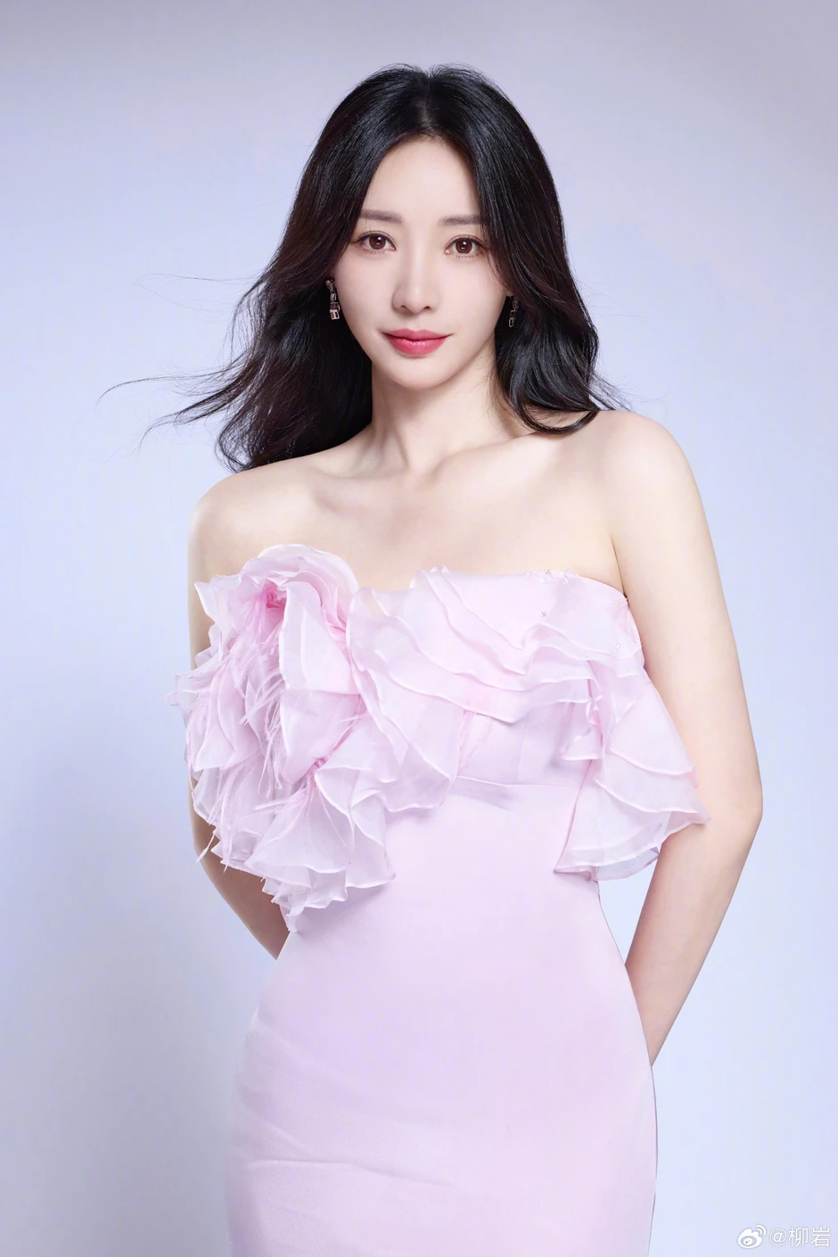 Chị Đẹp gợi cảm nhất showbiz biến mất 9 tháng qua, từng bị bắt gặp đi bệnh viện cùng mẹ với vòng 2 lùm xùm Chị Đẹp gợi cảm nhất showbiz biến mất 9 tháng qua, từng bị bắt gặp đi bệnh viện cùng mẹ với vòng 2 lùm xùm