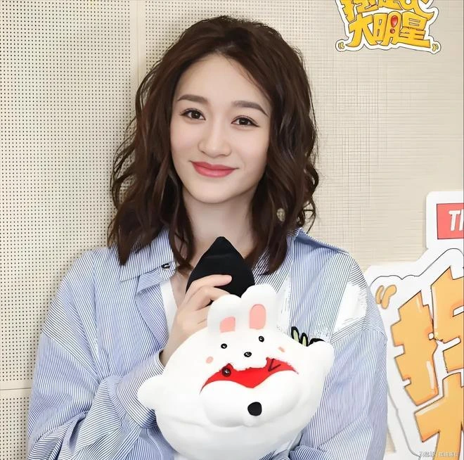 Chị Đẹp mới ly hôn tự thưởng cho mình siêu xe 11 tỷ