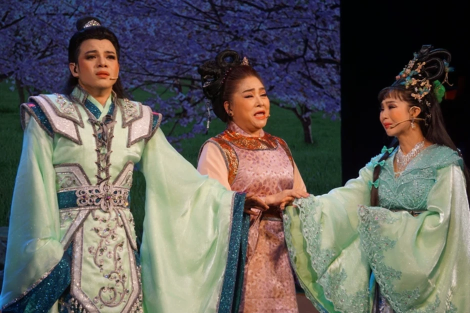 Chí Linh, Hoàng Hải hóa thân vai nữ, tạo tiếng cười duyên dáng trong vở "Kim Ngọc Lương Duyên" Chí Linh, Hoàng Hải hóa thân vai nữ, tạo tiếng cười duyên dáng trong vở "Kim Ngọc Lương Duyên"