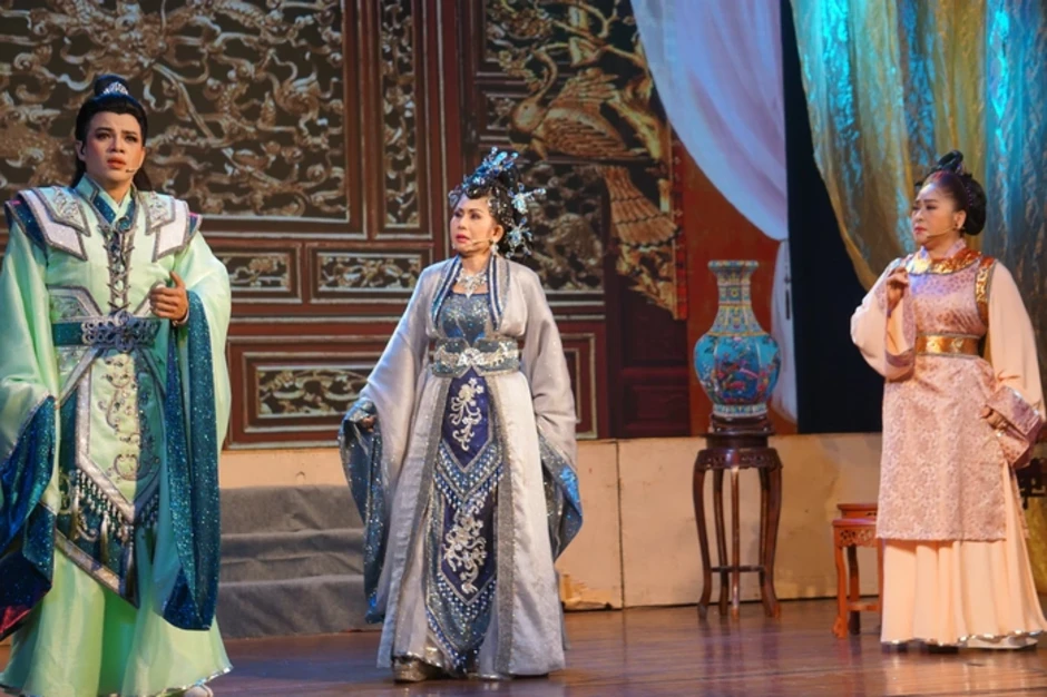 Chí Linh, Hoàng Hải hóa thân vai nữ, tạo tiếng cười duyên dáng trong vở "Kim Ngọc Lương Duyên" Chí Linh, Hoàng Hải hóa thân vai nữ, tạo tiếng cười duyên dáng trong vở "Kim Ngọc Lương Duyên"