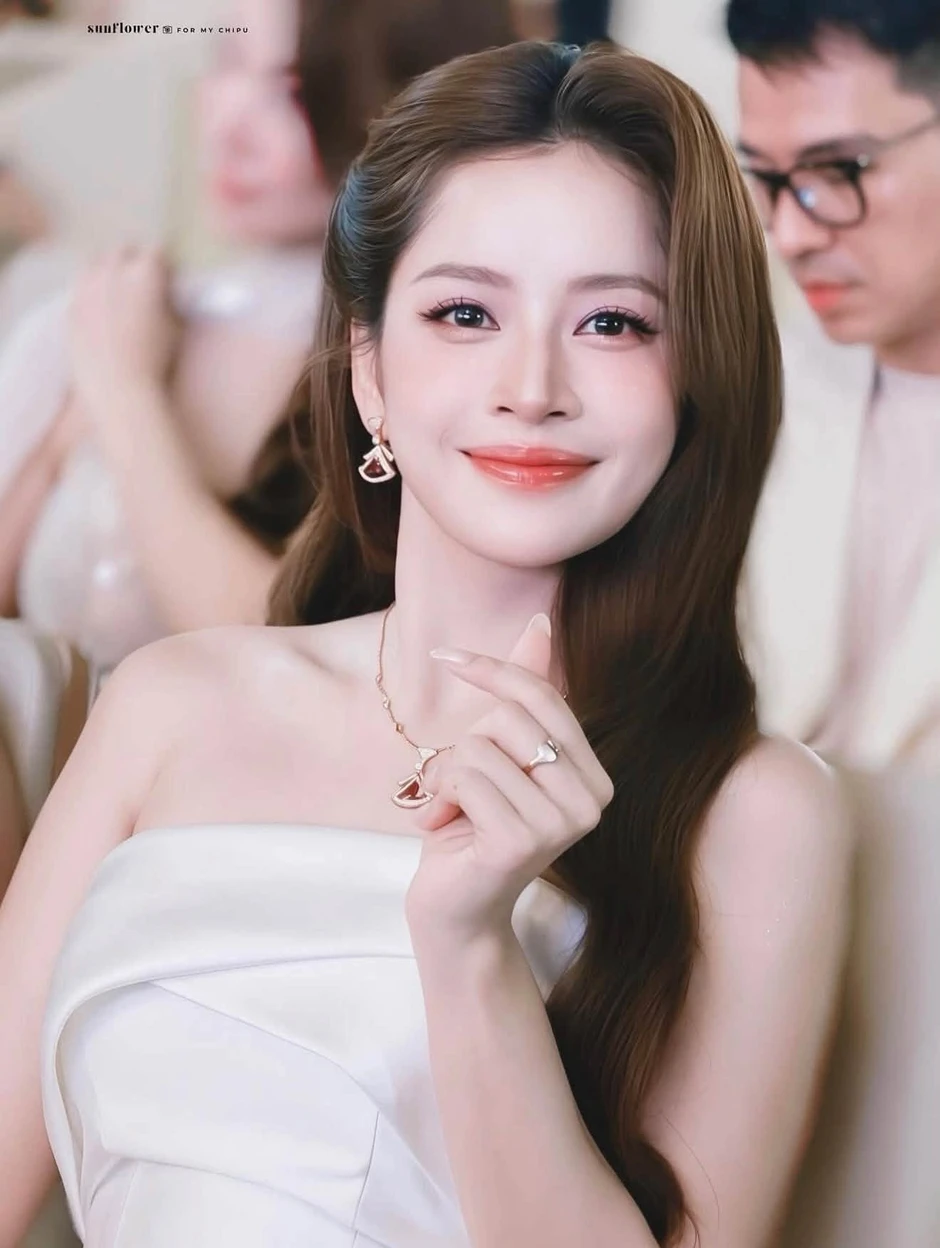 Chi Pu đụng độ Kỳ Duyên Chi Pu đụng độ Kỳ Duyên