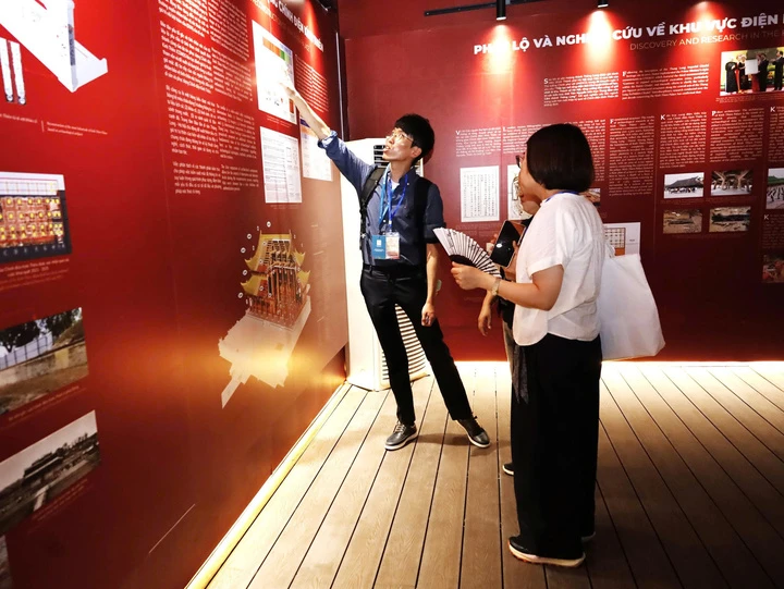 Chiêm ngưỡng mô hình phục dựng Điện Kính Thiên tại Hoàng thành Thăng Long Chiêm ngưỡng mô hình phục dựng Điện Kính Thiên tại Hoàng thành Thăng Long