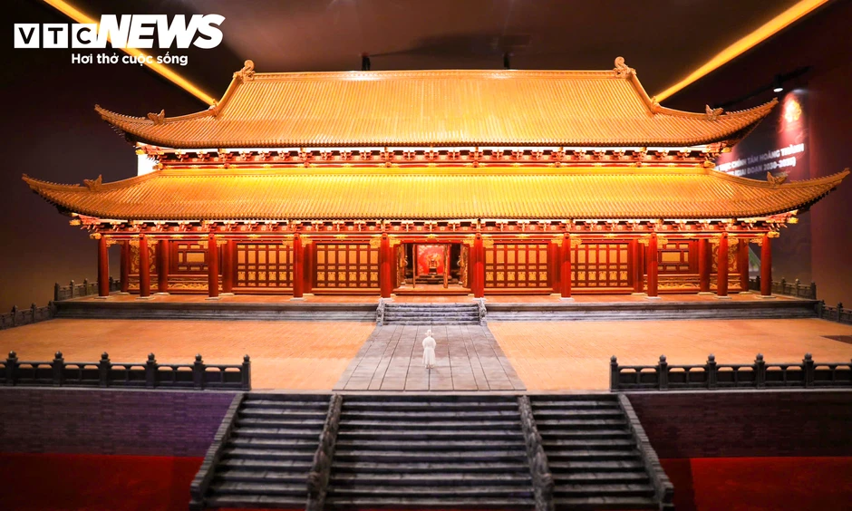 Chiêm ngưỡng mô hình phục dựng Điện Kính Thiên tại Hoàng thành Thăng Long Chiêm ngưỡng mô hình phục dựng Điện Kính Thiên tại Hoàng thành Thăng Long