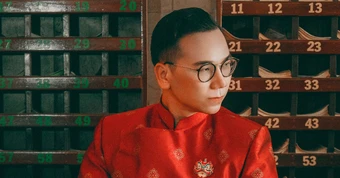 Chợ mắm Châu Đốc, làng Chăm Châu Phong qua lăng kính áo dài
