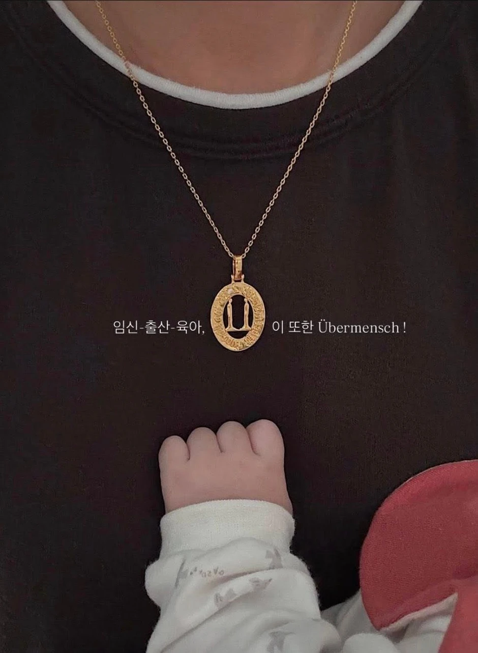 Choáng với độ giàu của G-Dragon: Chủ căn hộ 640 tỷ cho phóng thẳng siêu xe vào phòng khách, hết mua nhà đến tặng vàng 9999 cho nhân viên Choáng với độ giàu của G-Dragon: Chủ căn hộ 640 tỷ cho phóng thẳng siêu xe vào phòng khách, hết mua nhà đến tặng vàng 9999 cho nhân viên