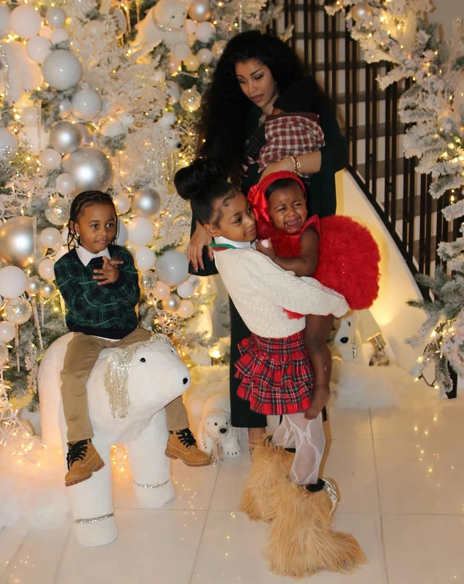 Chồng cũ yêu cầu Cardi B xét nghiệm ADN cho các con Chồng cũ yêu cầu Cardi B xét nghiệm ADN cho các con