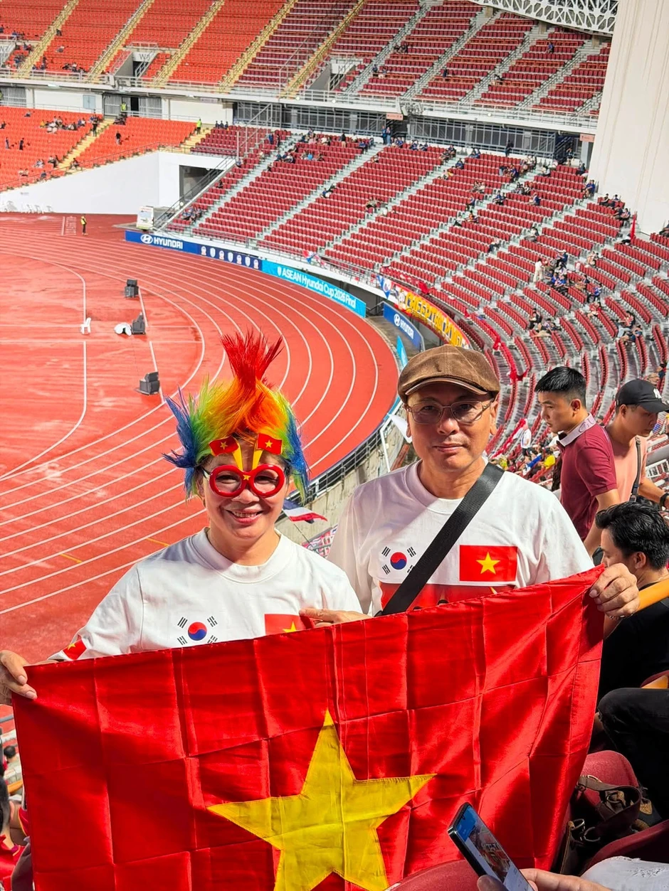 Chu Thanh Huyền hò hét khi Quang Hải nâng tỷ số 2-0